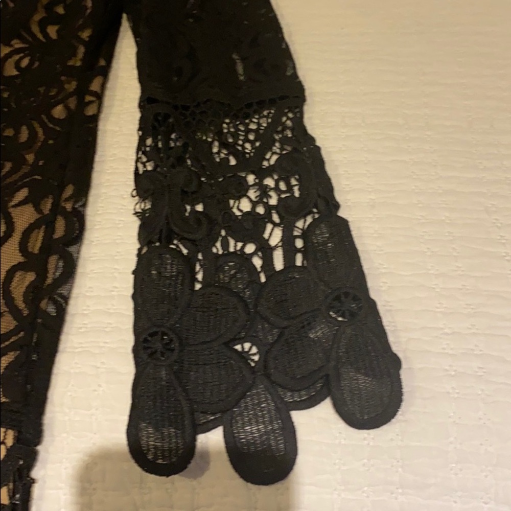 Lace dress - Picture 2 of 4